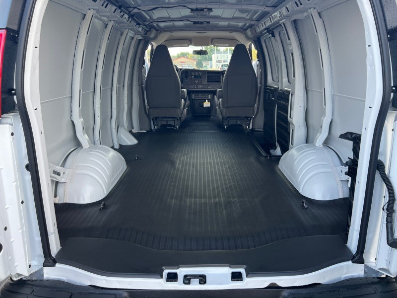 2025 Chevrolet Express Cargo 3500 WT