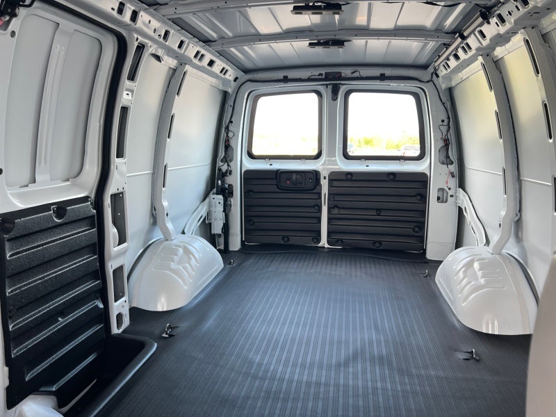 2025 Chevrolet Express Cargo 3500 WT