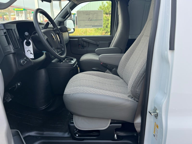2025 Chevrolet Express Cargo 3500 WT