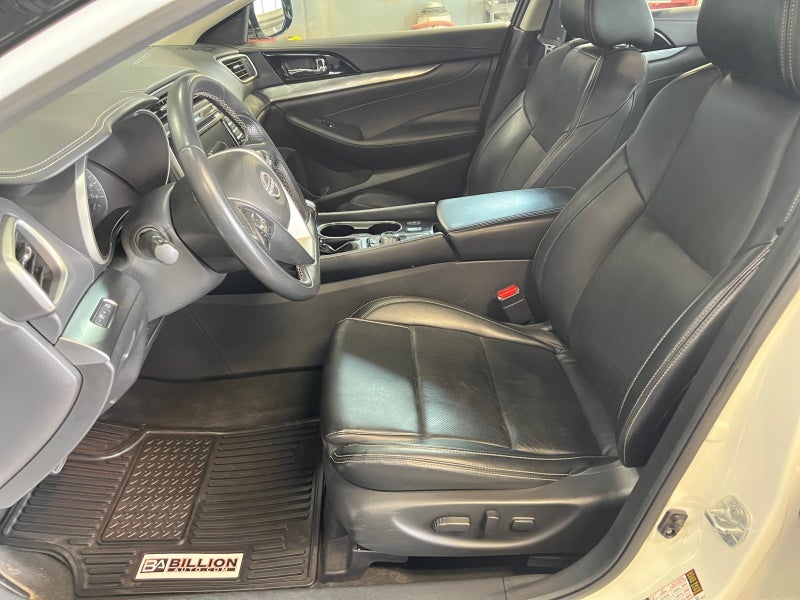 2023 Nissan Maxima SV